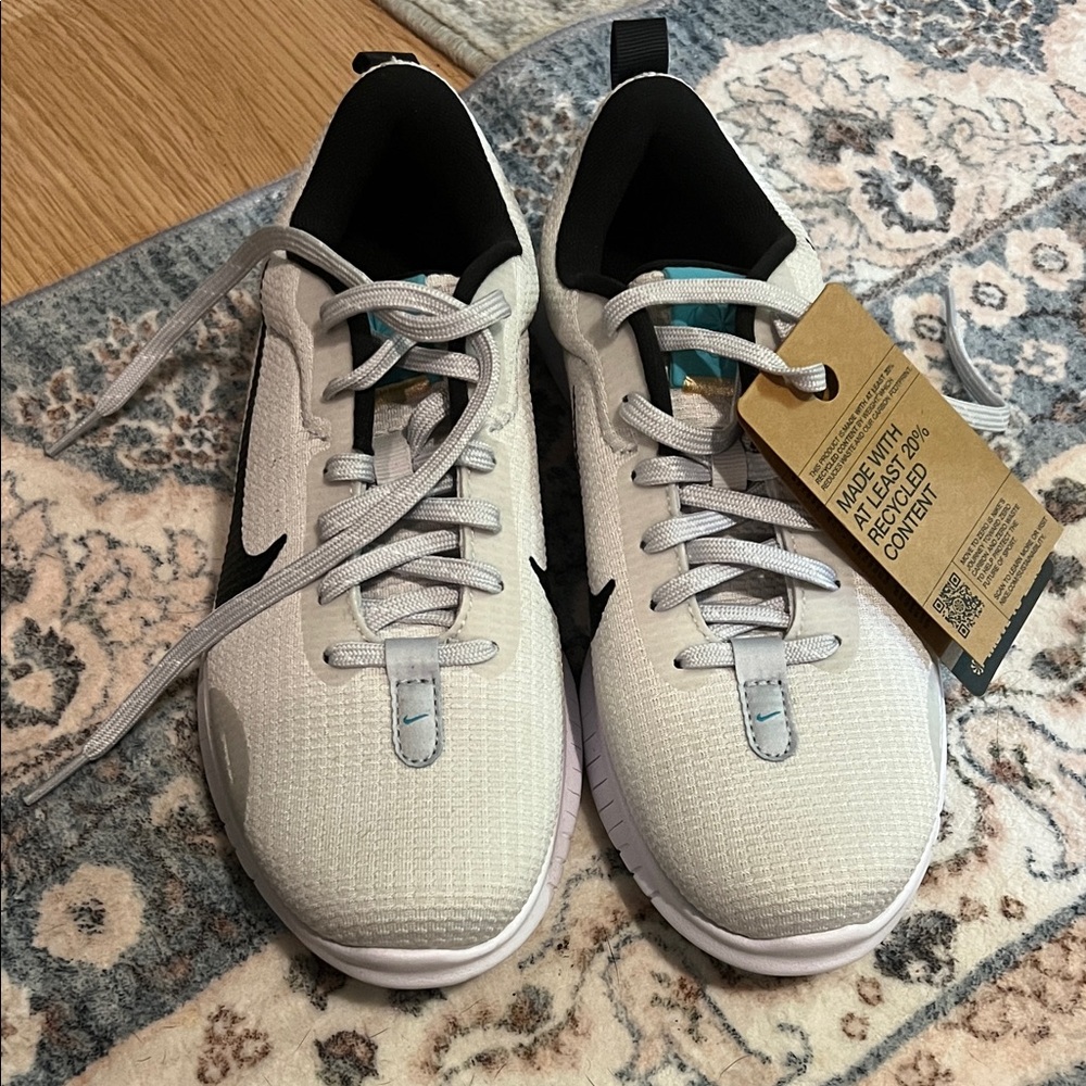 Nike women’s Flex experience 12